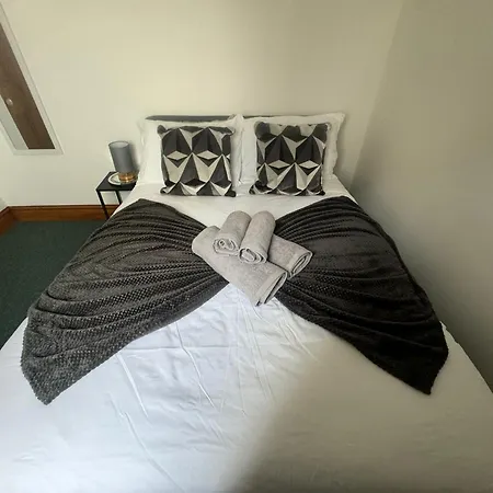 Robinson's Retreat - - District Holiday home